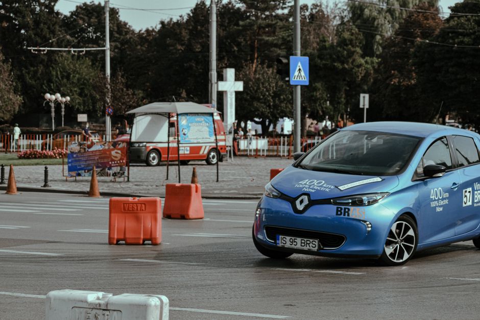 Is Your Old Car Actually Worse for the Planet Than an EV? The Irish Driver's Guide to the Real Numbers