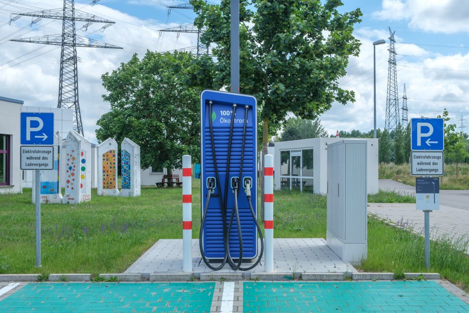 Street Lamps as EV Chargers? How European Cities Are Solving Ireland's Charging Crisis